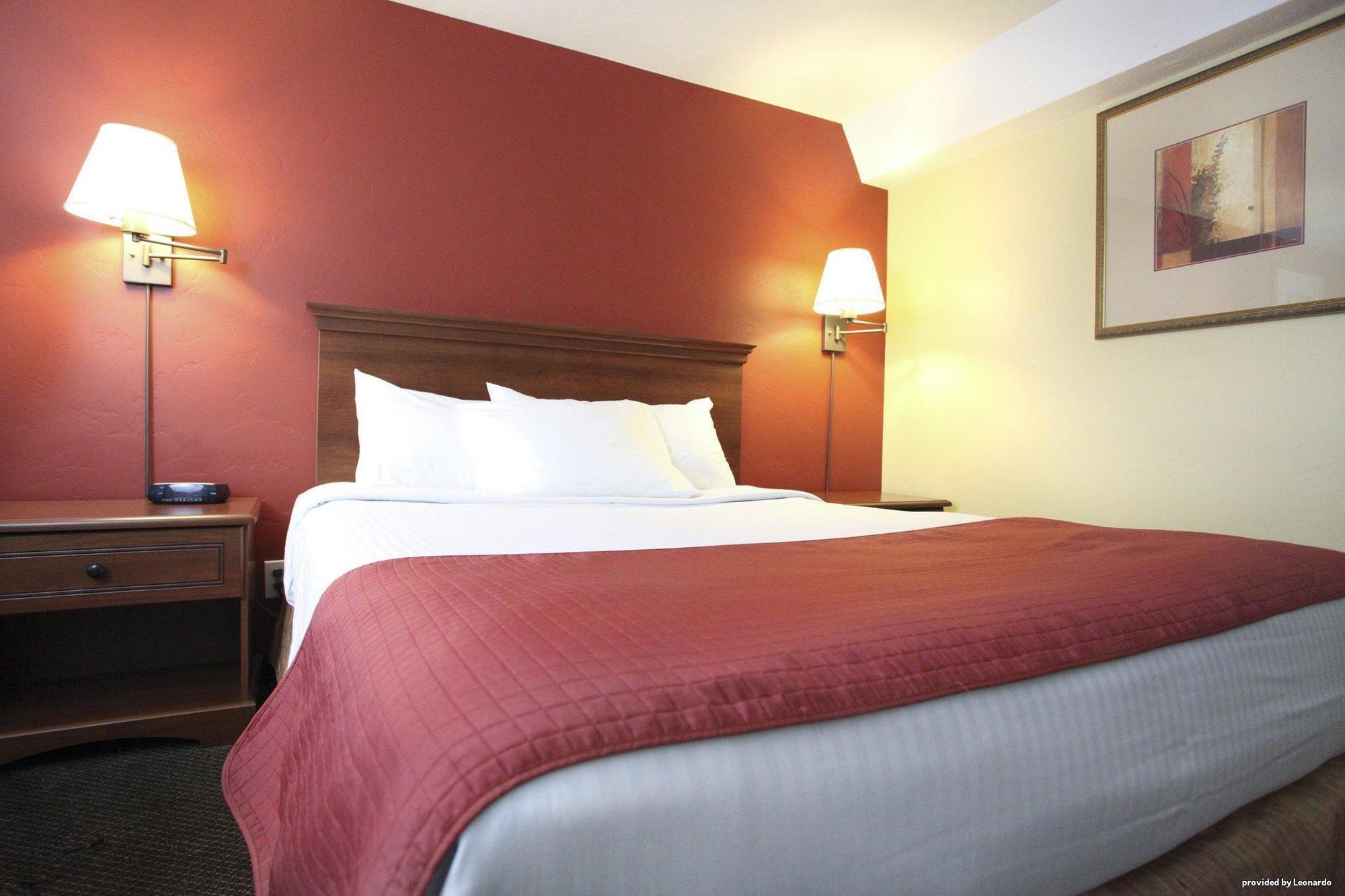 Baymont By Wyndham Cedar Hotel 3*