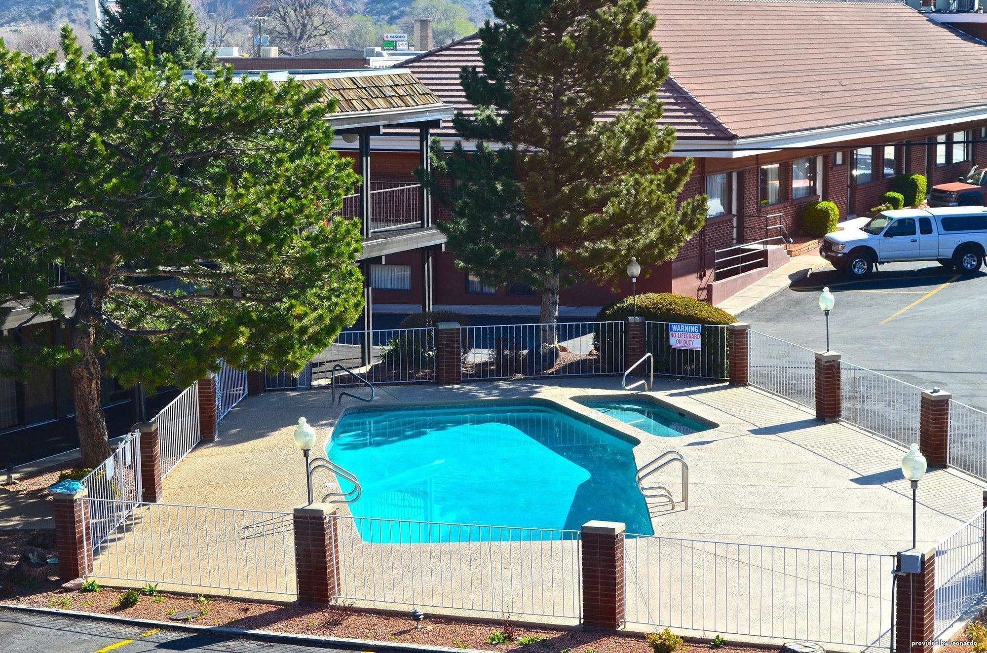 Baymont By Wyndham Cedar Hotel 3*
