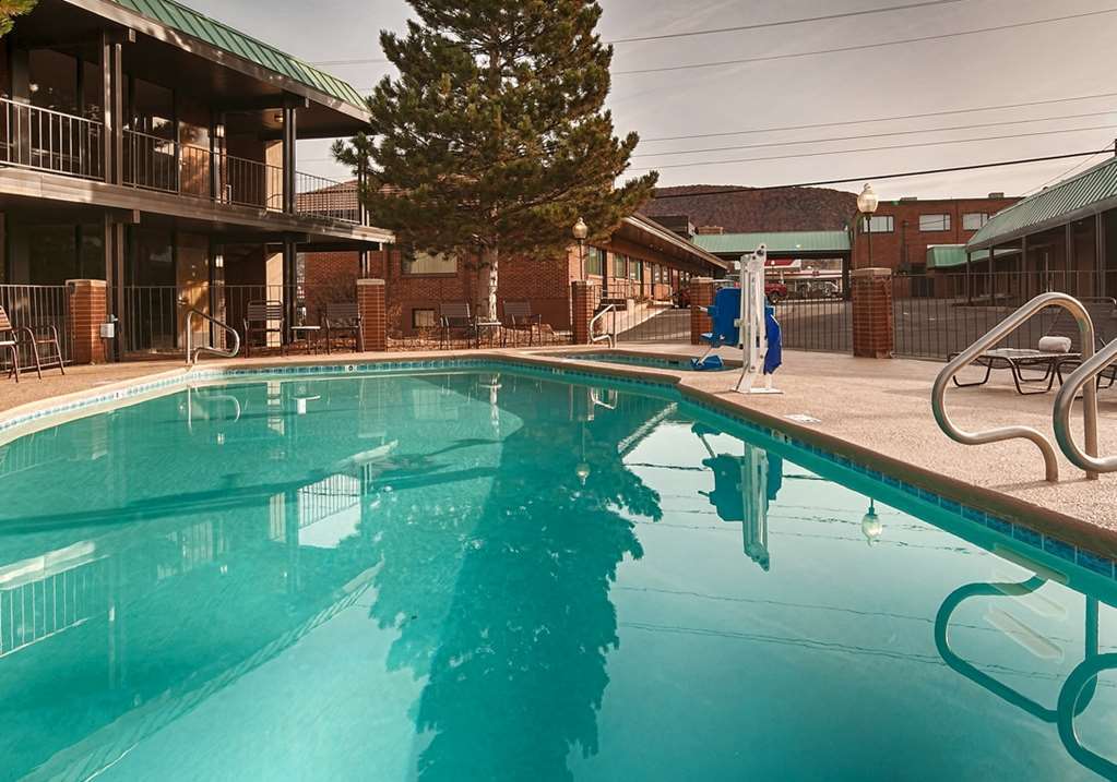 Baymont By Wyndham Cedar